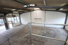 Blick von oben Produktionshalle und Lager mit Freifl�che